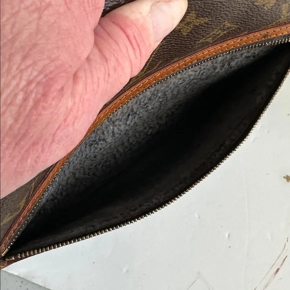 Louis Vuitton monogram Saint Germain
Date Code NO or D 0909
11” x 8” x 2” - Picture 11 of 15